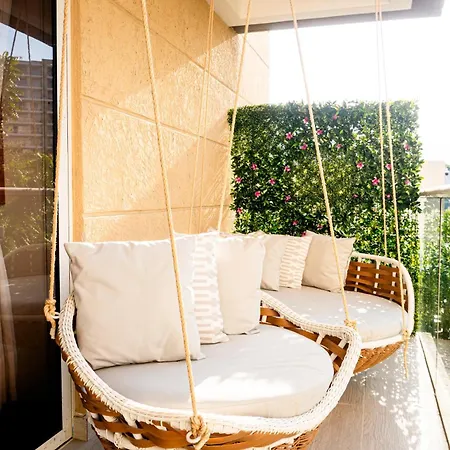 Pet-Friendly Pool Retreat With Luxury Hot Showers